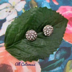 🎀 Round Crystal Stud Earrings